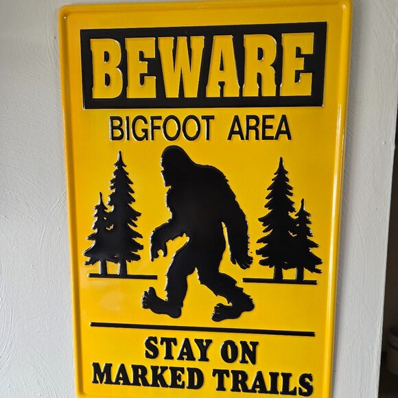 Beware Bigfoot Area Stay on Main Trails Metal Sign (NWT) 12" x 18" w/ Hanger - Picture 2 of 4